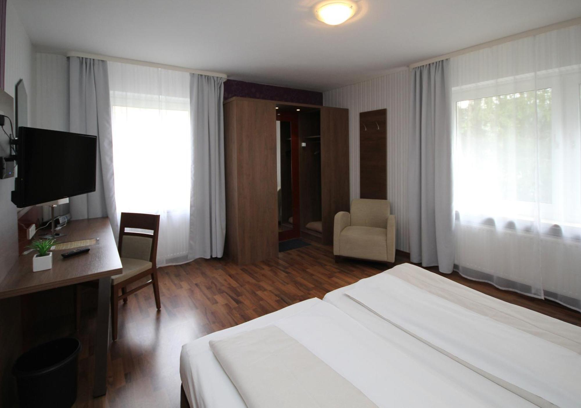 Hotel Berghof Wasserkuppe & Gaestehaus Fuldaquelle غيرسفلد المظهر الخارجي الصورة
