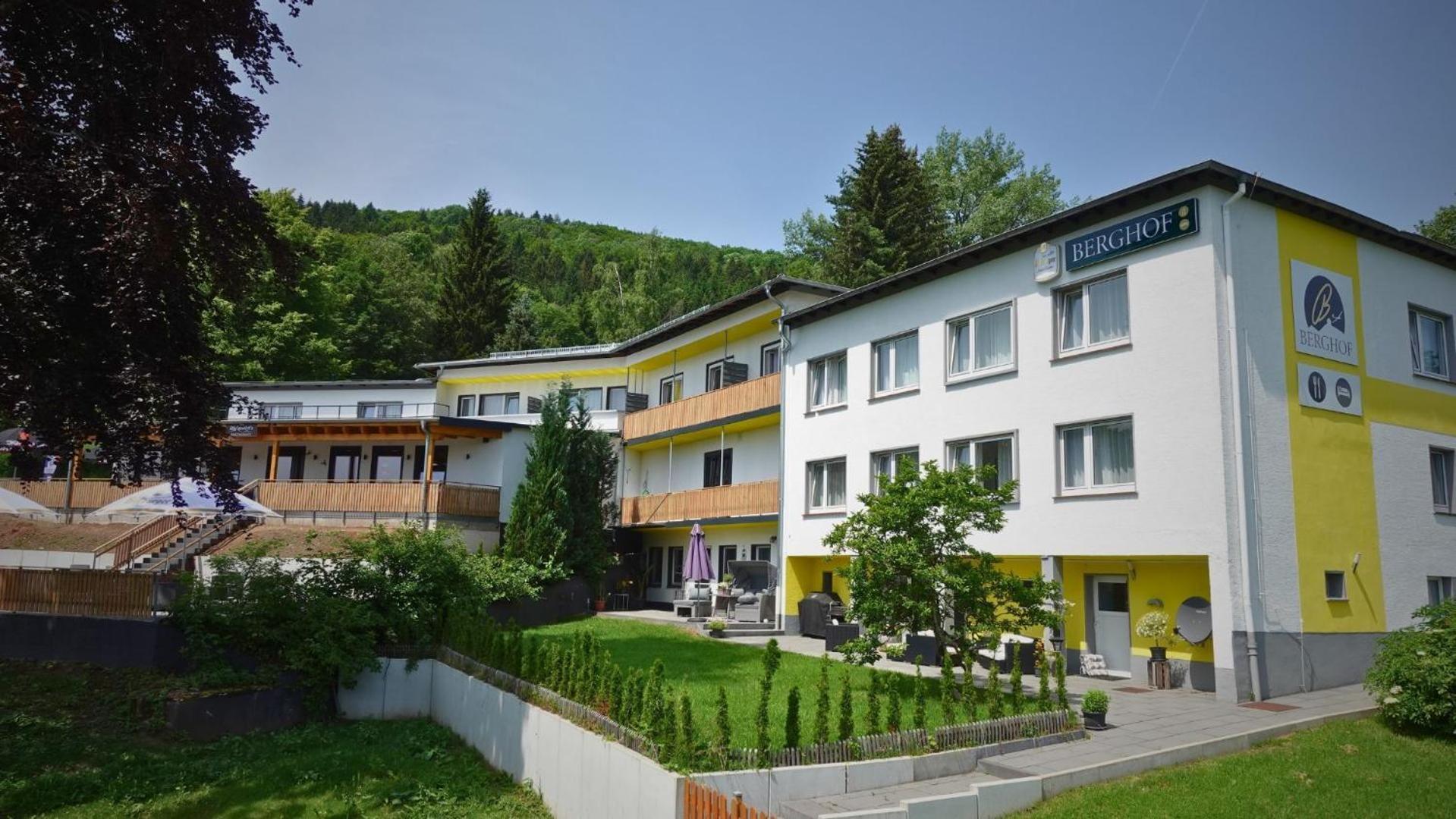 Hotel Berghof Wasserkuppe & Gaestehaus Fuldaquelle غيرسفلد المظهر الخارجي الصورة