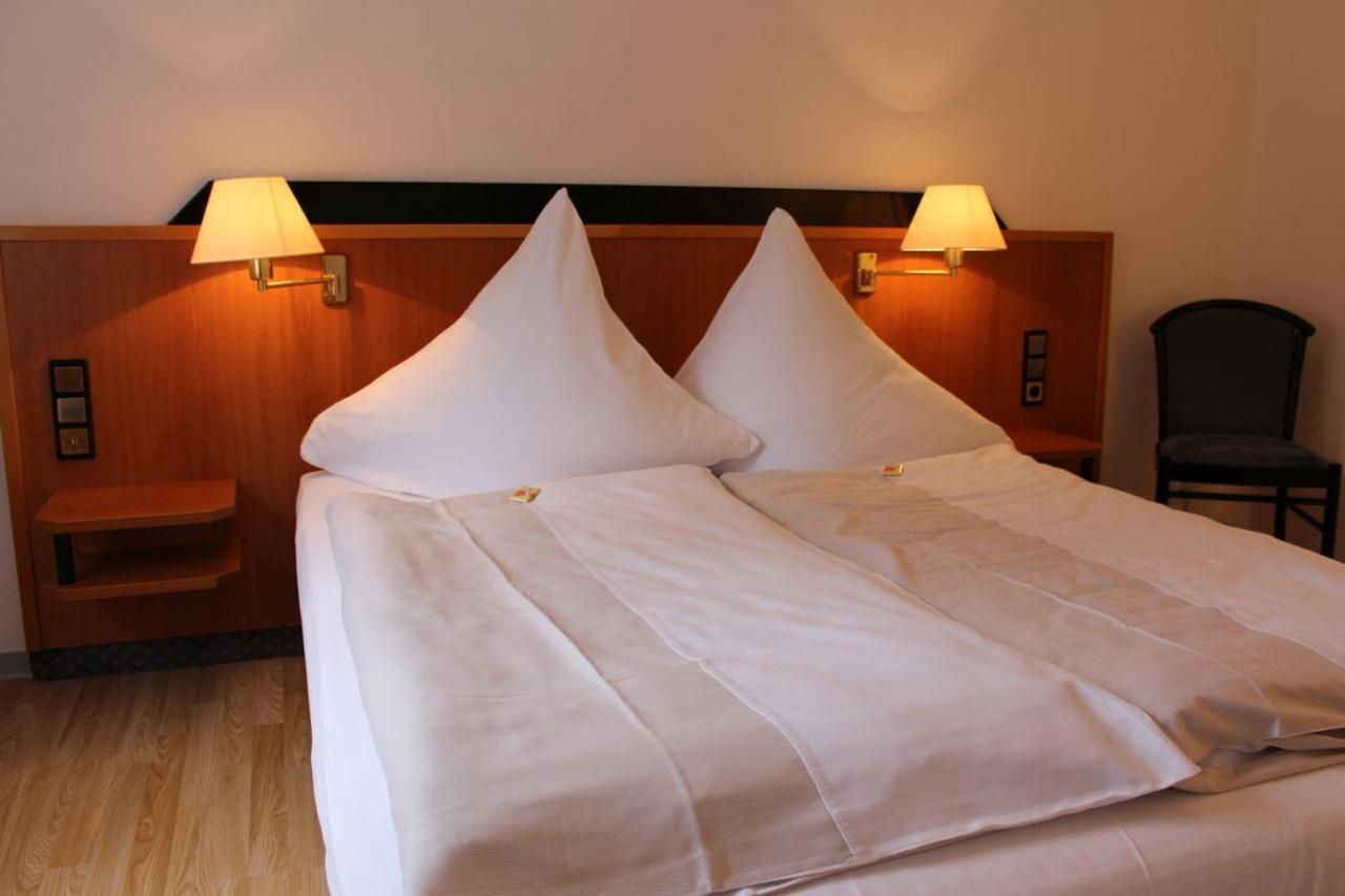 Hotel Berghof Wasserkuppe & Gaestehaus Fuldaquelle غيرسفلد الغرفة الصورة