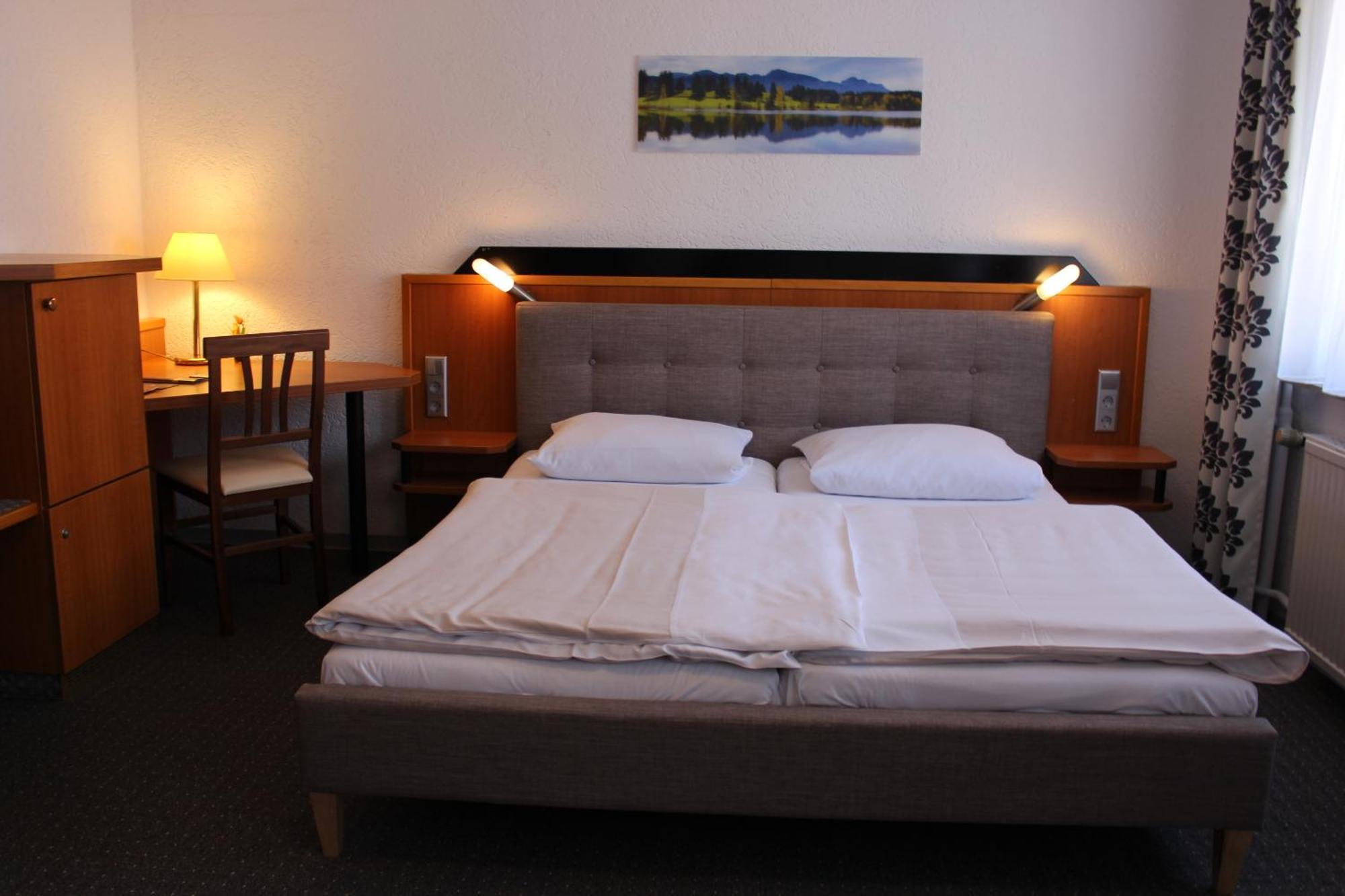 Hotel Berghof Wasserkuppe & Gaestehaus Fuldaquelle غيرسفلد الغرفة الصورة