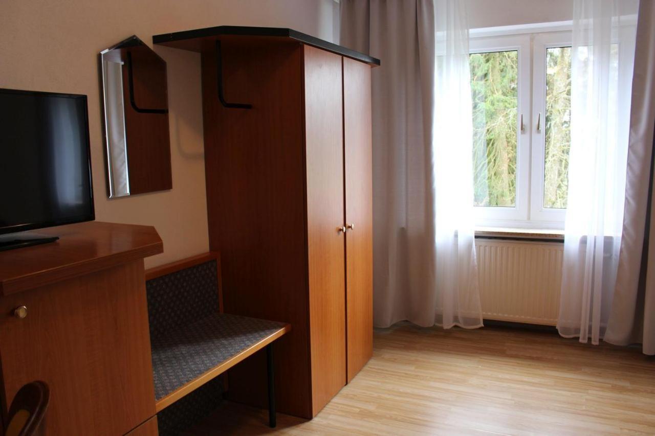 Hotel Berghof Wasserkuppe & Gaestehaus Fuldaquelle غيرسفلد الغرفة الصورة