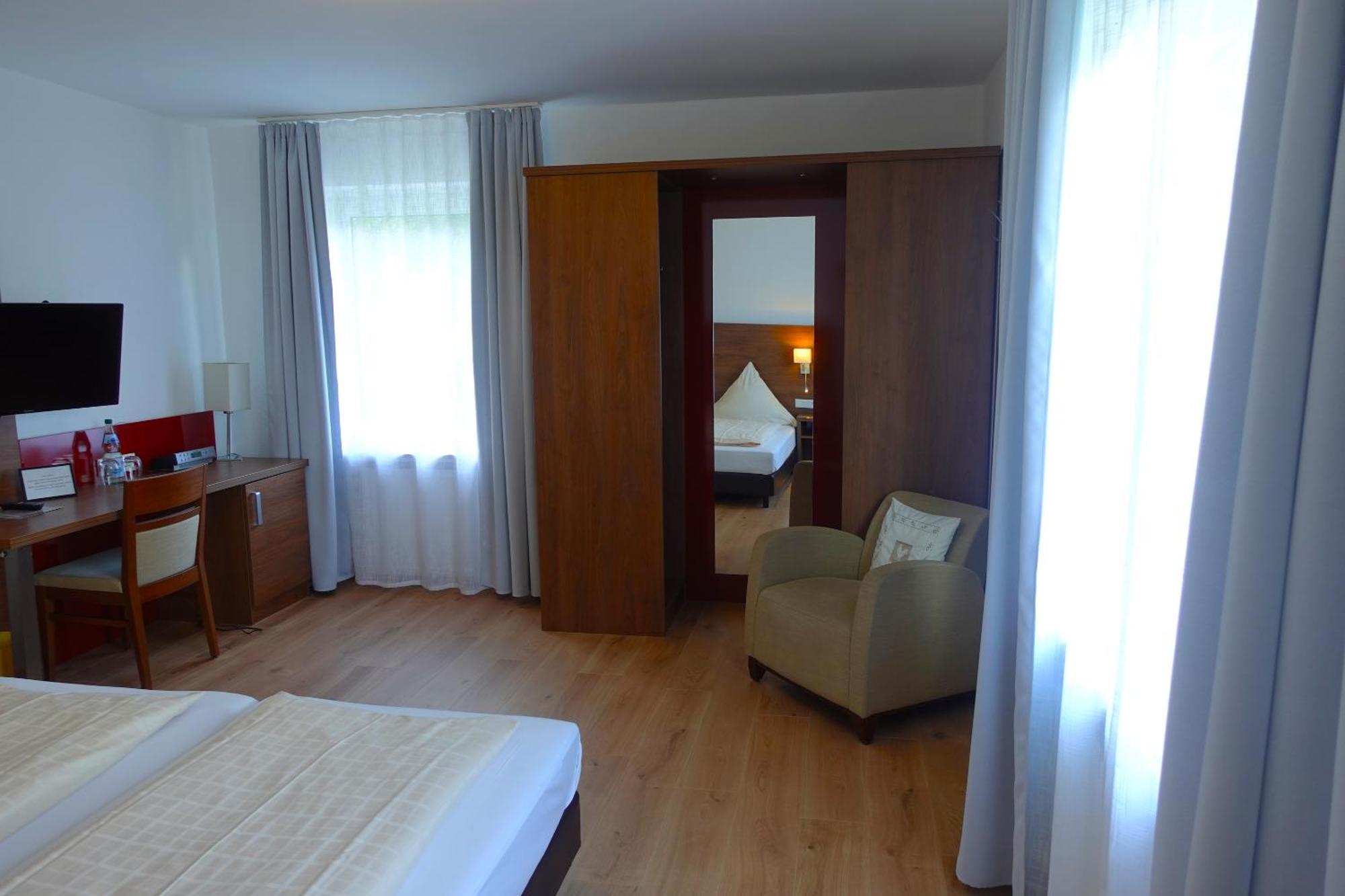 Hotel Berghof Wasserkuppe & Gaestehaus Fuldaquelle غيرسفلد الغرفة الصورة